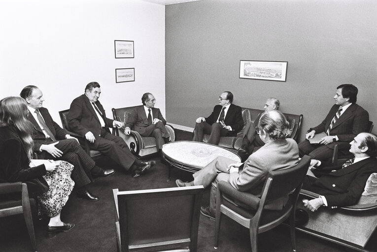 Emilio COLOMBO meets with a Greek delegation in Strasbourg