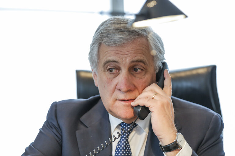 Valokuva 10: Antonio TAJANI, EP President has a phonecall with the Prime Minister of Pakistan