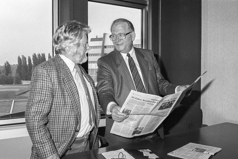 Fotogrāfija 3: MEP Johannes Wilhelm ( Hans ) PETERS in his office