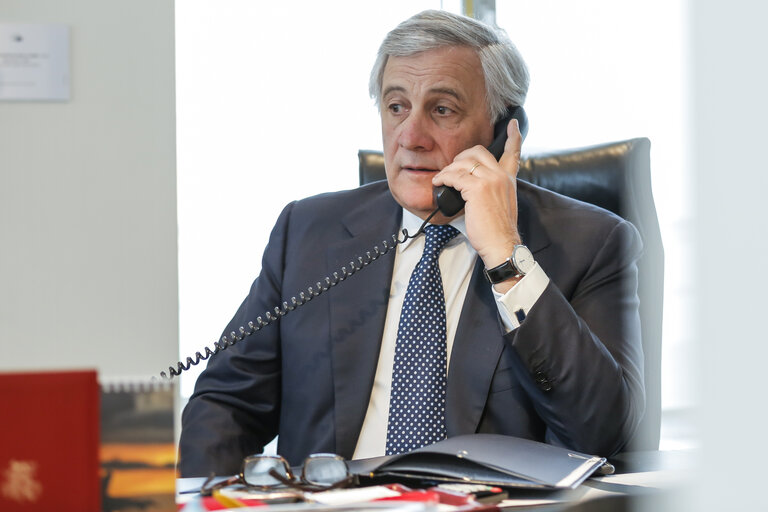 Valokuva 8: Antonio TAJANI, EP President has a phonecall with the Prime Minister of Pakistan