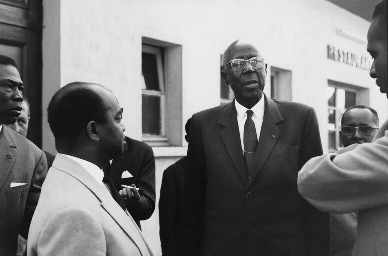 Valokuva 37: President Amadou LAMINE GUEYE at Meeting of the permanent joint committee after the EPA Conference with the Parliaments of the African States and Madagascar in Tananarive, Madagascar - 3rd to 5th october 1962