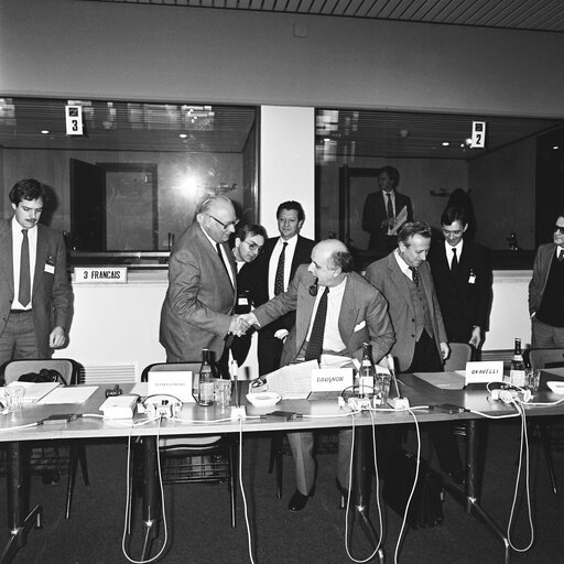 Valokuva 12: Visit of the Committee on Energy, Research and Technology at the Joint Research Centre of Ispra, Italy, in October 1984