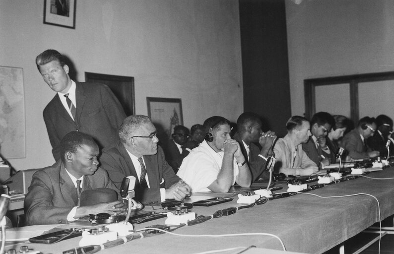 Foto 22: Meeting of the permanent joint committee after the EPA Conference with the Parliaments of the African States and Madagascar in Tananarive, Madagascar - 3rd to 5th october 1962 - Press Conference