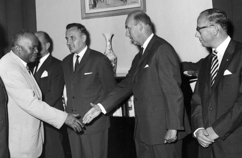 Fotogrāfija 13: Meeting of the permanent joint committee after the EPA Conference with the Parliaments of the African States and Madagascar in Tananarive, Madagascar - 3rd to 5th october 1962 - Presidential Palace