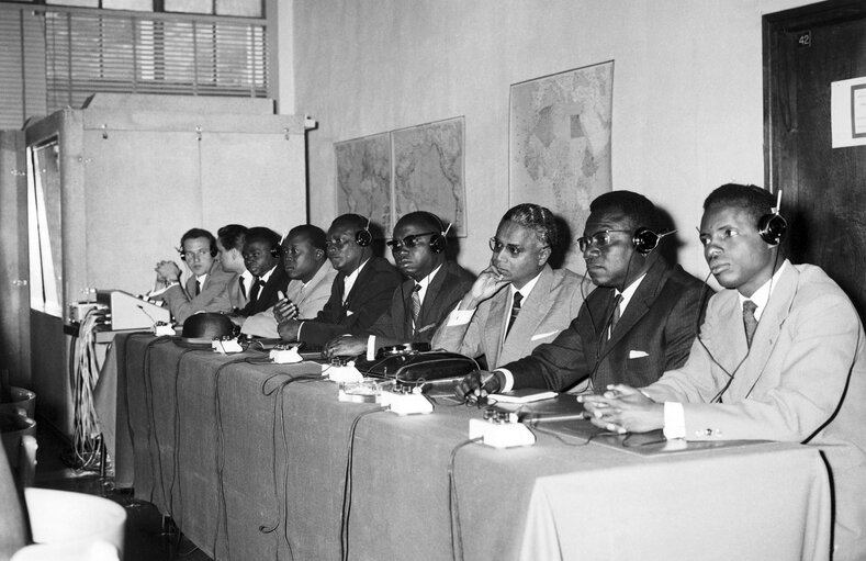 Fotografi 21: Meeting of the permanent joint committee after the EPA Conference with the Parliaments of the African States and Madagascar in Tananarive, Madagascar - 3rd to 5th october 1962 - Press Conference