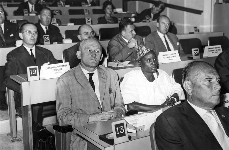 Photo 33 : Meeting of the permanent joint committee after the EPA Conference with the Parliaments of the African States and Madagascar in Tananarive, Madagascar - 3rd to 5th october 1962