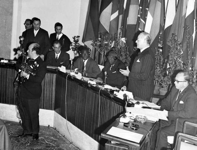 Foto 3: Amadou LAMINE-GUEYE and EP President Gaetano MARTINO during Eurafrican and Malagasy Parliamentary Conference in Messina (Italy) - 21 and 22 February 1964