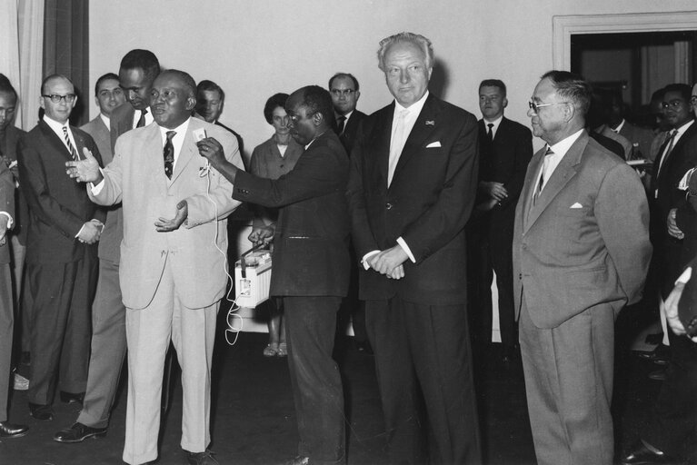 Valokuva 16: Meeting of the permanent joint committee after the EPA Conference with the Parliaments of the African States and Madagascar in Tananarive, Madagascar - 3rd to 5th october 1962 - Presidential Palace