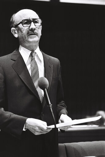 Fotografie 6: The MEP Vincent ANSQUER during a plenary session in Strasbourg in November 1979.