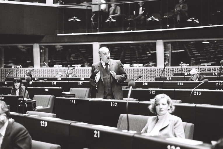 Suriet 2: The MEP Aldo BONACCINI during a session in the hemicycle of Strasbourg in November 1979.