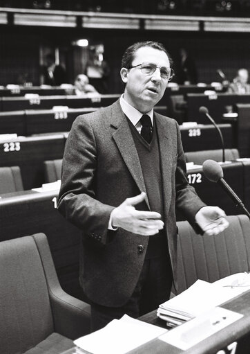 Zdjęcie 6: The MEP Jacques DELORS during a session in Strasbourg in January 1980.