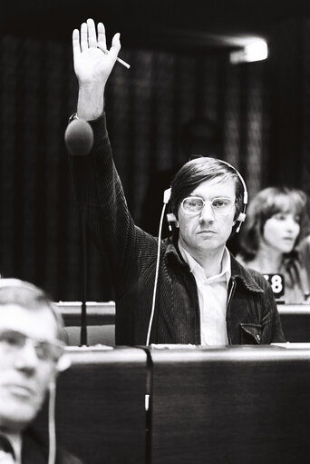 Fotografie 3: Dieter SCHINZEL during a plenary session in the hemicycle of Strasbourg in November 1979.