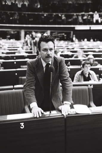 Nuotrauka 1: Electronic vote during a plenary session in Strasbourg in January 1980