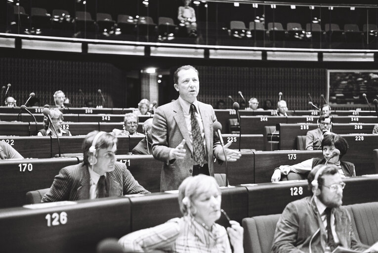 Nuotrauka 5: The MEP Jacques DELORS during a session in the hemicycle of Strasbourg in November 1979.