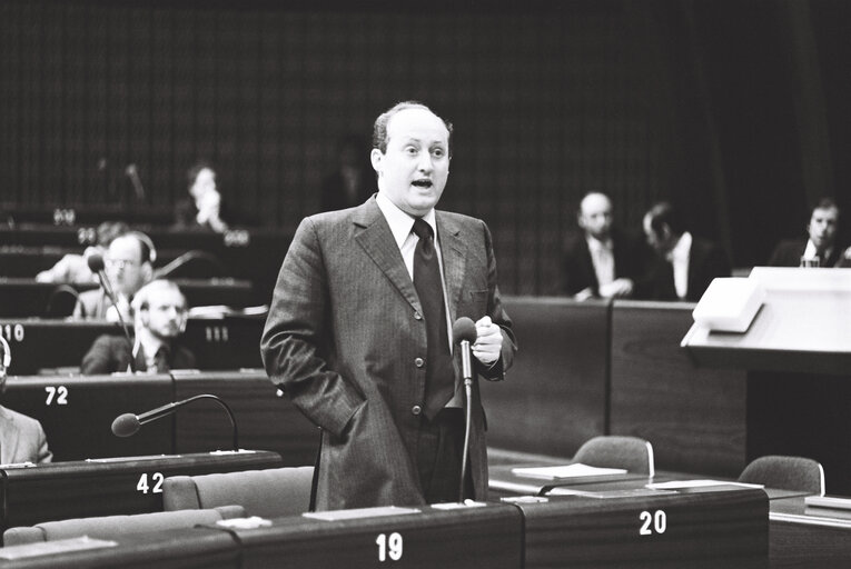 Foto 1: The European Commissioner Christopher TUGENDHAT during a session in the hemicycle of Strasbourg in November 1979.