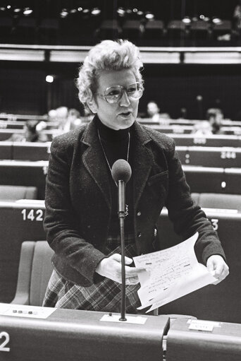 Foto 2: The MEP Beate Ann BROOKES during a session in the hemicycle of Strasbourg in November 1979.