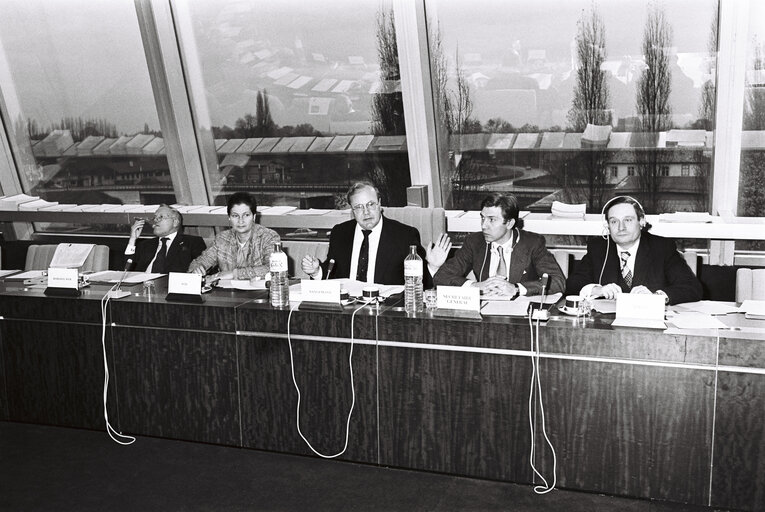 Zdjęcie 5: Plenary session in the hemicycle of Strasbourg in November 1979.Meeting