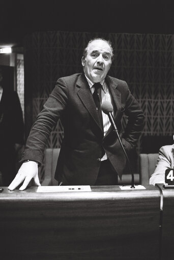 Zdjęcie 9: The MEP Neil T. BLANEY during a session in the hemicycle of Strasbourg in November 1979.