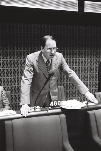 Zdjęcie 3: The MEP Francesco PETRONIO during a session in Strasbourg in January 1980.