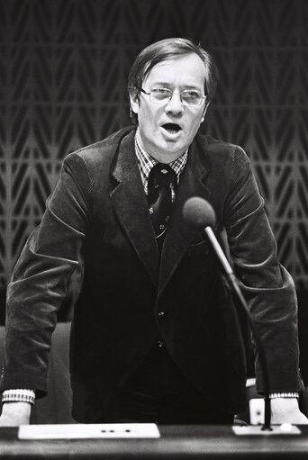 Fotografie 4: The MEP Jens-Peter BONDE during a plenary session in Strasbourg in November 1979.