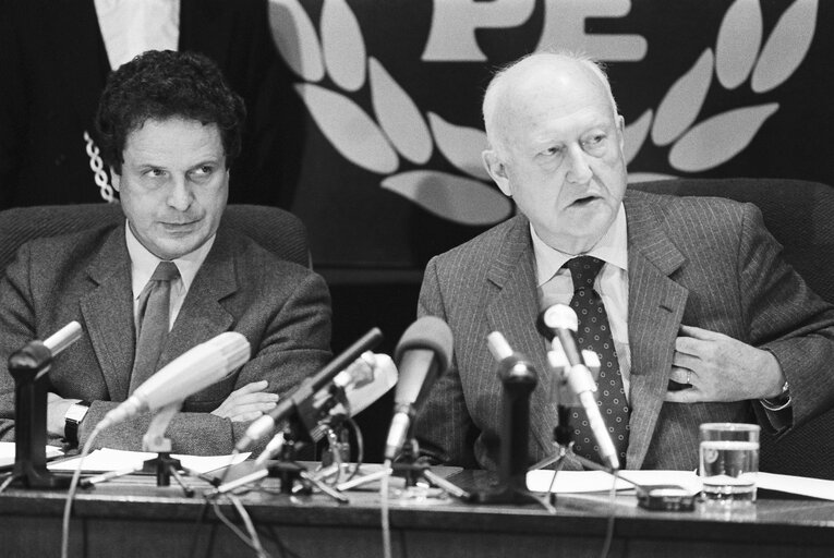 Fotogrāfija 6: Press Conference at the EP in Brussels on the extension of the 1984 budget