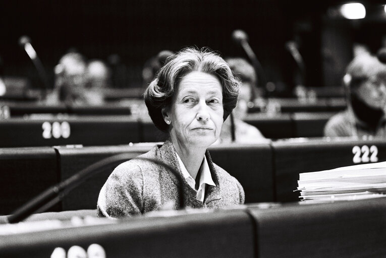 Photo 2 : Katharina FOCKE during a plenary session in the hemicycle of Strasbourg in November 1979.