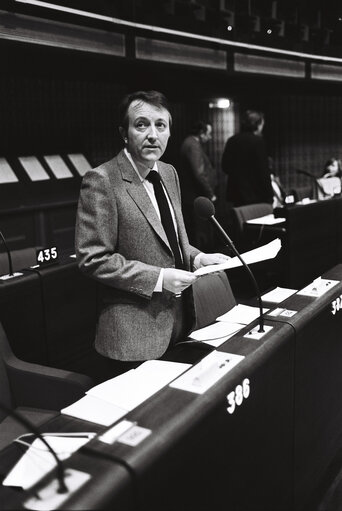 Suriet 5: The MEP Georges SARRE during a session in Strasbourg in January 1980.