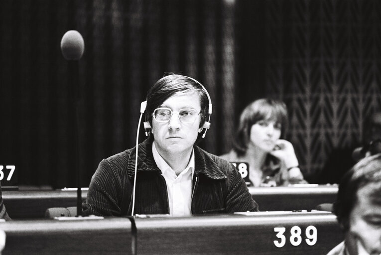 Fotografie 4: Dieter SCHINZEL during a plenary session in the hemicycle of Strasbourg in November 1979.