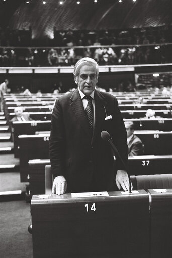 Zdjęcie 4: The MEP James SCOTT-HOPKINS during a session in the hemicycle of Strasbourg in November 1979.