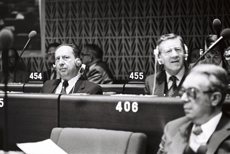 Fotografija 7: Maurice-René SIMONNET during a plenary session in the hemicycle of Strasbourg in November 1979.