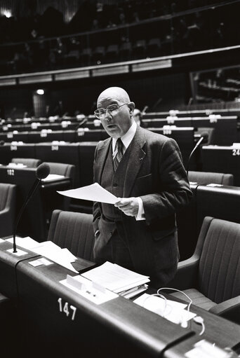 Zdjęcie 2: The MEP Corentin CALVEZ during a session in Strasbourg in January 1980.