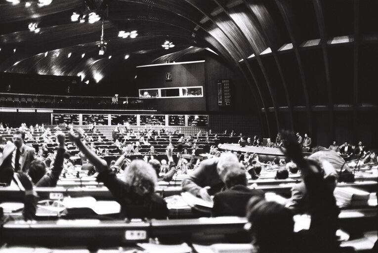 Fotografie 3: Plenary session in Strasbourg in October 1979.Vote