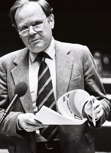 Fotografie 4: The MEP Horst LANGES during a plenary session in Strasbourg in November 1979.