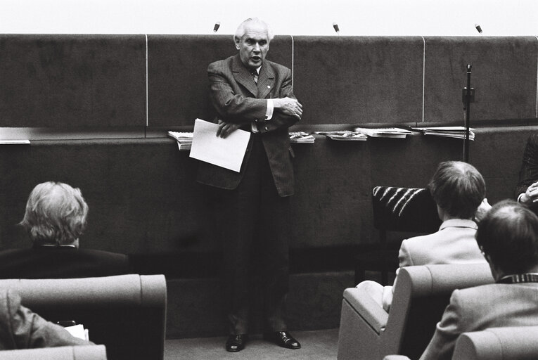 Fotografi 5: Plenary session in Strasbourg in December 1979.Meeting