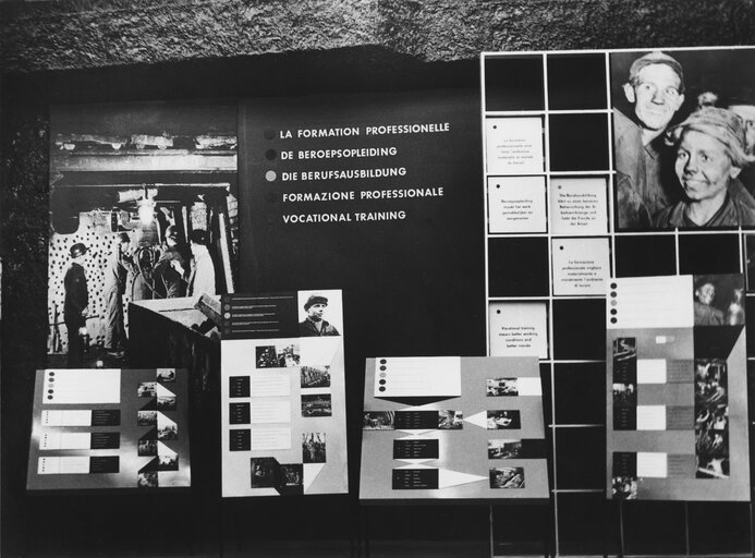 Suriet 7: The pavillon of the European Coal and Steel Community (ECSC) at the Brussels Universal Exhibition of 1958