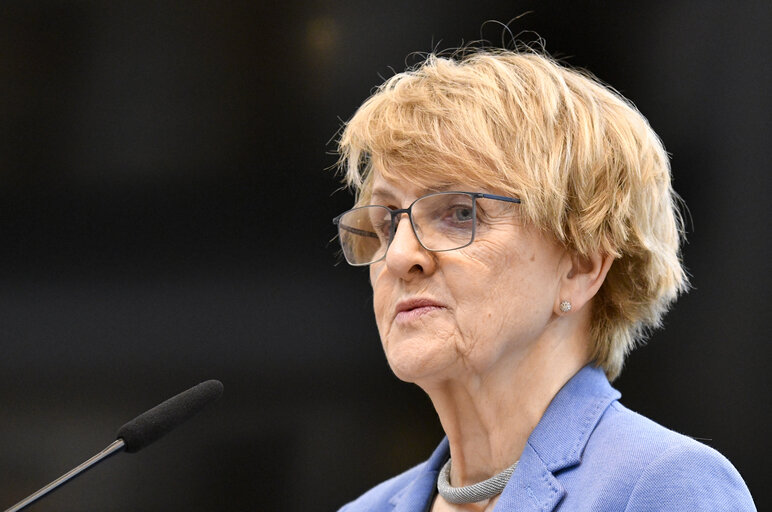 The European Parliament: Institutional Dynamics and Political Change