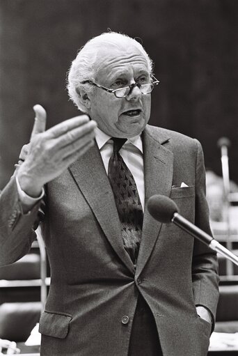 Fotografija 1: Plenary Session in Luxembourg on July 1977