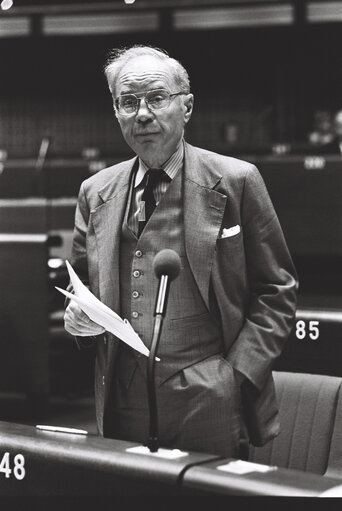 The delegue Charles FLETCHER-COOKE during a session in May 1977.