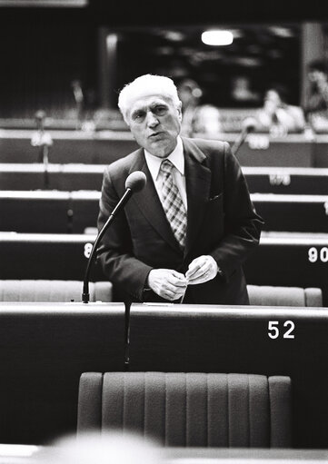 Valokuva 11: Plenary Session in Strasbourg on June 1977