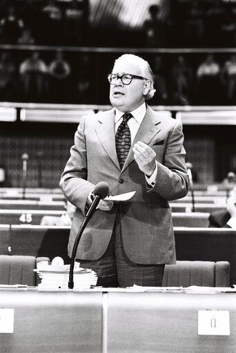 Valokuva 4: Plenary Session in Strasbourg on June 1977