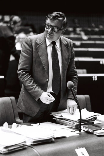 Valokuva 2: Plenary Session in Strasbourg on June 1977