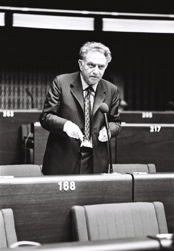 Fotografija 33: Plenary Session in Strasbourg on June 1977