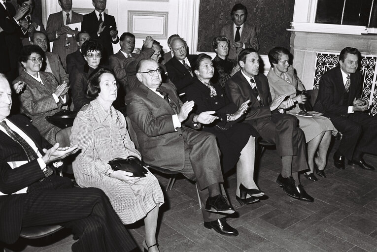 Φωτογραφία 16: Simone VEIL EP President visit an exhibition