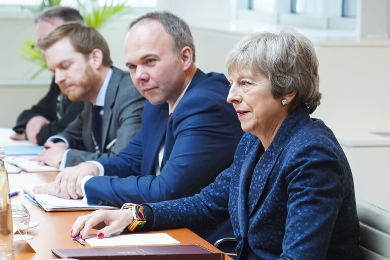 Fotografija 10: EP President Antonio TAJANI and EP Brexit coordinator Guy VERHOFSTADT (ALDE,BE), receive British Prime Minister Theresa MAY to discuss on the latest developments in the negotiations on the British departure from the European Union