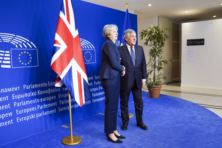 Fotografija 16: EP President Antonio TAJANI and EP Brexit coordinator Guy VERHOFSTADT (ALDE,BE), receive British Prime Minister Theresa MAY to discuss on the latest developments in the negotiations on the British departure from the European Union