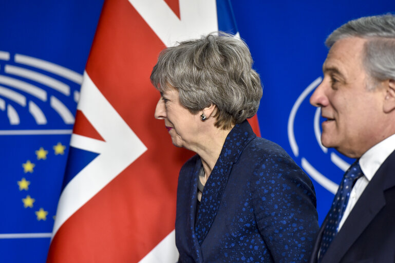 Billede 6: EP President Antonio TAJANI and EP Brexit coordinator Guy VERHOFSTADT (ALDE,BE), receive British Prime Minister Theresa MAY