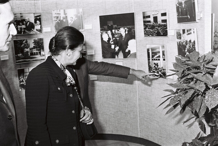 Φωτογραφία 15: Simone VEIL EP President visit an exhibition