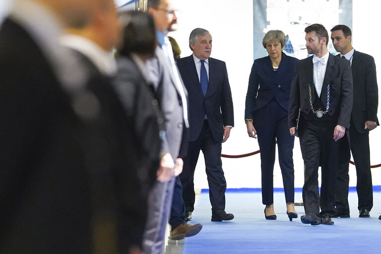 Fotografija 9: EP President Antonio TAJANI and EP Brexit coordinator Guy VERHOFSTADT (ALDE,BE), receive British Prime Minister Theresa MAY to discuss on the latest developments in the negotiations on the British departure from the European Union