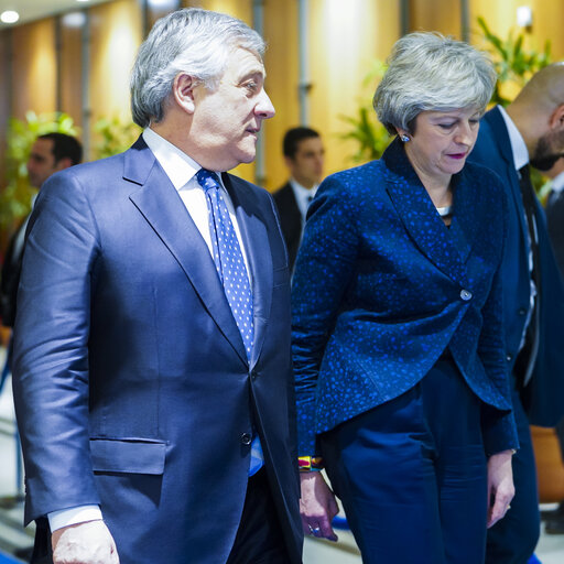 Fotografija 1: EP President Antonio TAJANI and EP Brexit coordinator Guy VERHOFSTADT (ALDE,BE), receive British Prime Minister Theresa MAY to discuss on the latest developments in the negotiations on the British departure from the European Union