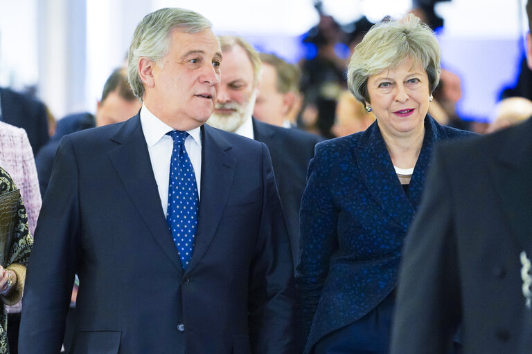 Fotografija 4: EP President Antonio TAJANI and EP Brexit coordinator Guy VERHOFSTADT (ALDE,BE), receive British Prime Minister Theresa MAY to discuss on the latest developments in the negotiations on the British departure from the European Union